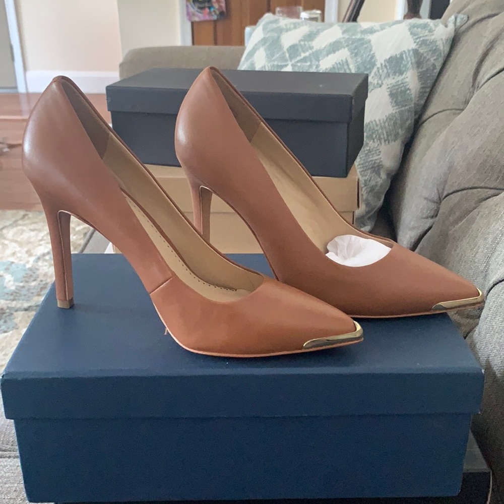 NIB Pour La Victoire heel pumps